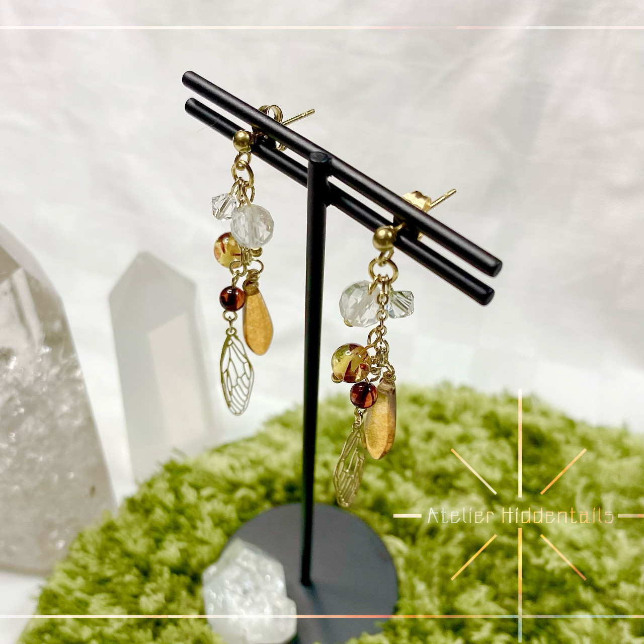 ハンドメイドアクセサリー 昆虫の羽のピアス：冬色 by Atelier