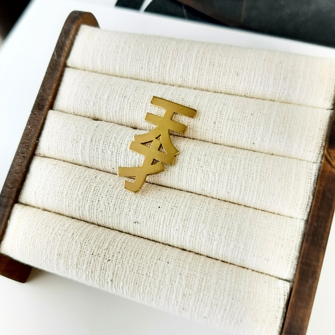 天才ピンバッジ(小) by 雑貨屋『善意の第三者』｜雑貨百般・本当に売っ