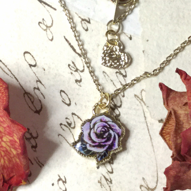 ミニ薔薇シリーズ 黒紫薔薇ネックレス by W.無色｜雑貨百般・本当に
