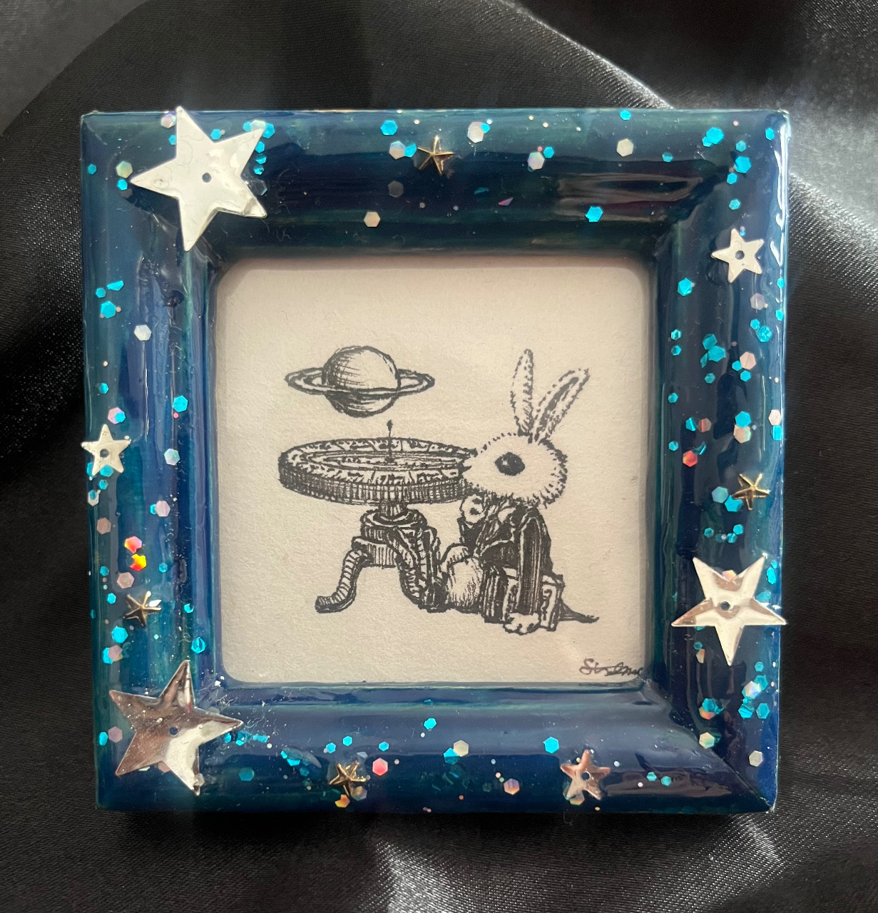 絵画原画（幸せを映す鏡）ケサランパサラン　 rétro絵画　静物画 ミニ原画】うさぎと天文盤 by emo.｜雑貨百般・本当に売ってる架空のお