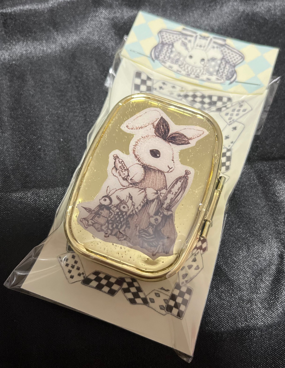 薄型スライド式ピルケース】双子のうさぎ by emo.｜雑貨百般・本当に